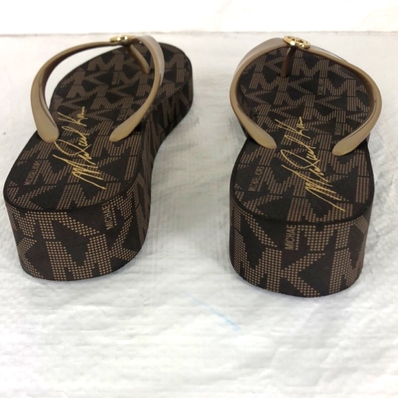 Michael Kors Logo Print Gold Metallic Sandals - Picture 2 of 9